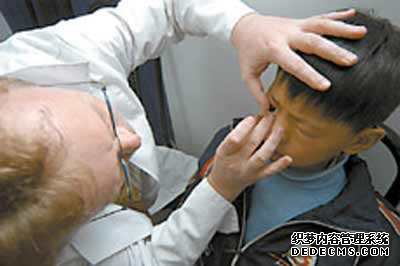 給兒童佩戴義眼